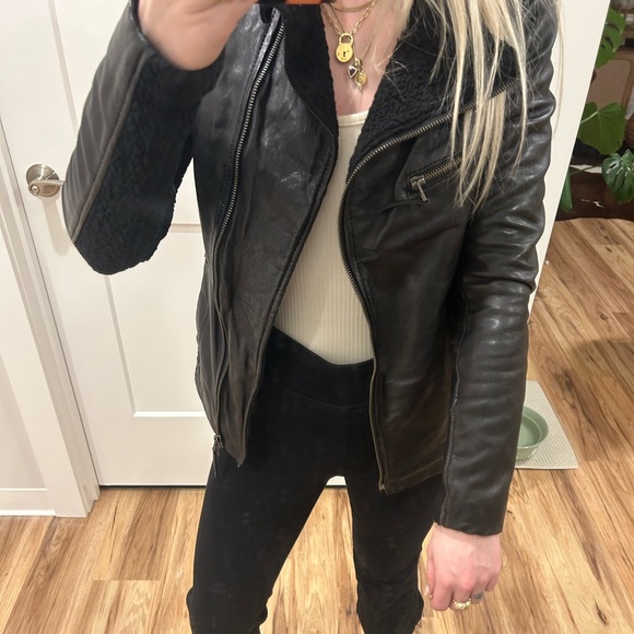 Black leather and fuzzy jacket - Picture 5 of 8